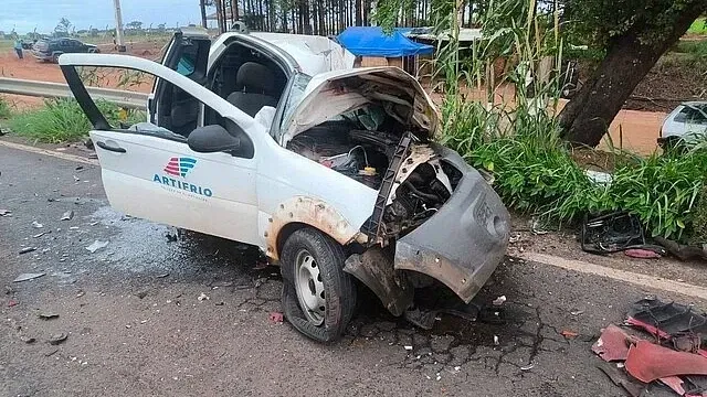 Imagem de compartilhamento para o artigo Duas pessoas morrem em colisão frontal entre carreta e picape na MS-240 entre Paranaíba e Inocência da MS Todo dia
